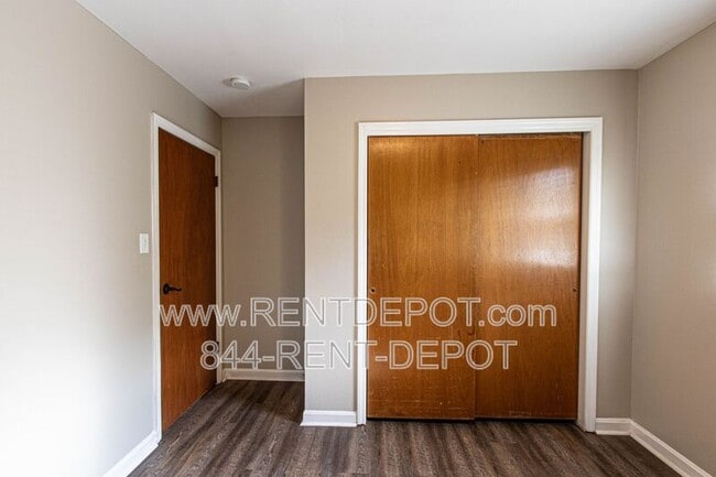 Building Photo - 2806 Ridgewood Dr