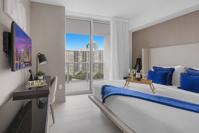 Building Photo - 4010 S Ocean Dr