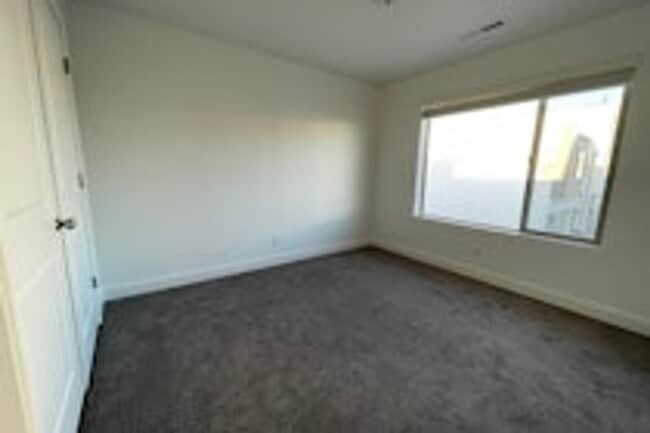 Building Photo - Stunning 3-Bedroom Home in St. George – $2,650/month (Beautiful Views!)