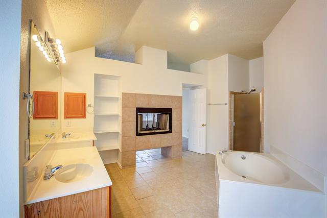 Building Photo - 4717 Woodhaven Ln