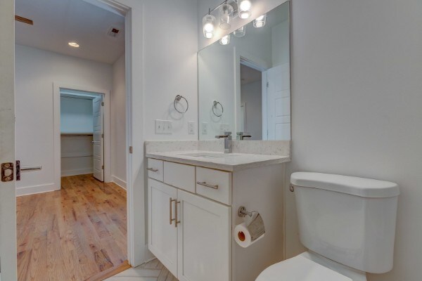 Building Photo - 324 Queen Ave