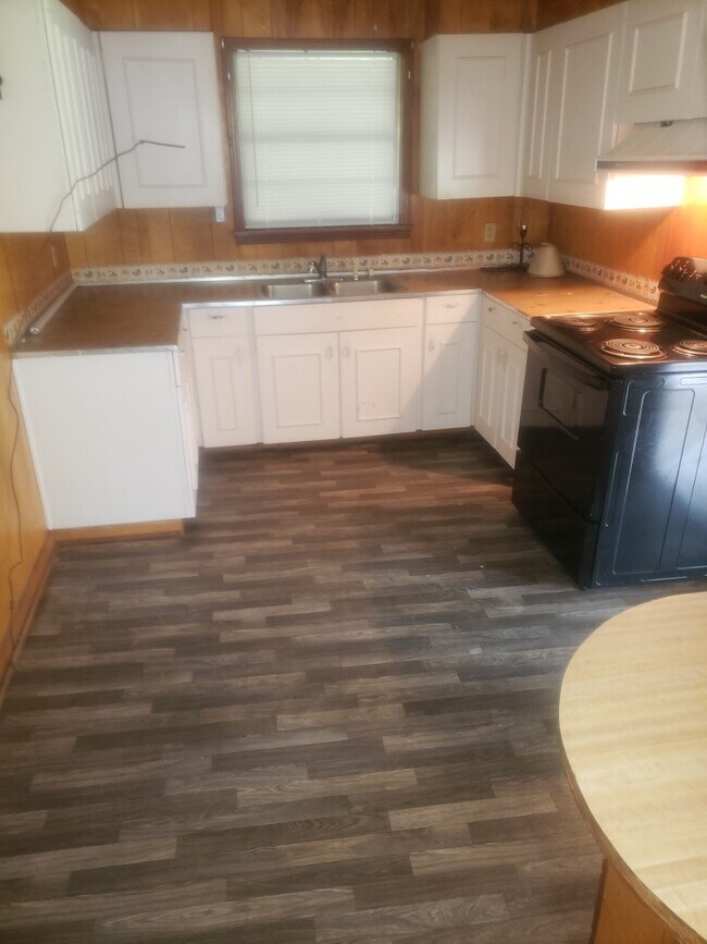 Building Photo - 3132 Charleston Dr