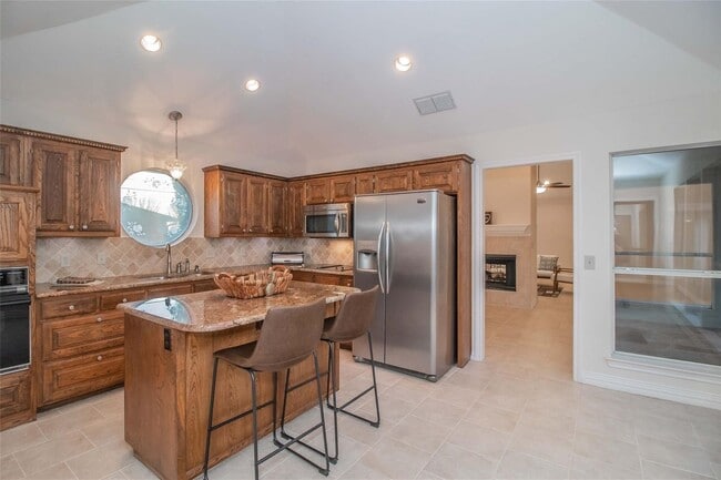 Building Photo - White Rock Highlands  4 bedrooms, 2.5 baths