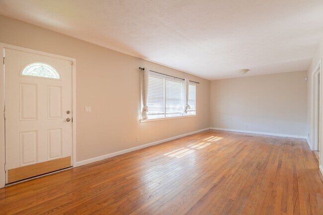 Building Photo - 4 bedroom near St. Anne Catholic Church