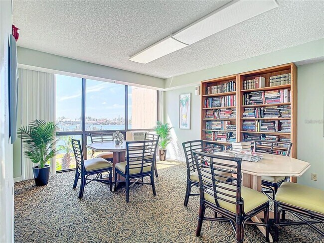 Building Photo - 1 Key Capri