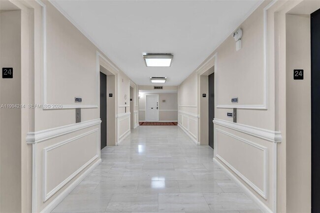 Building Photo - 2500 Parkview Dr