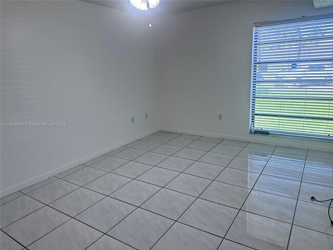 Building Photo - 8810 SW 123rd Ct