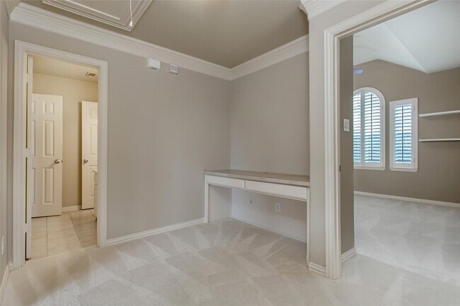 Building Photo - 921 Pine Burst Dr