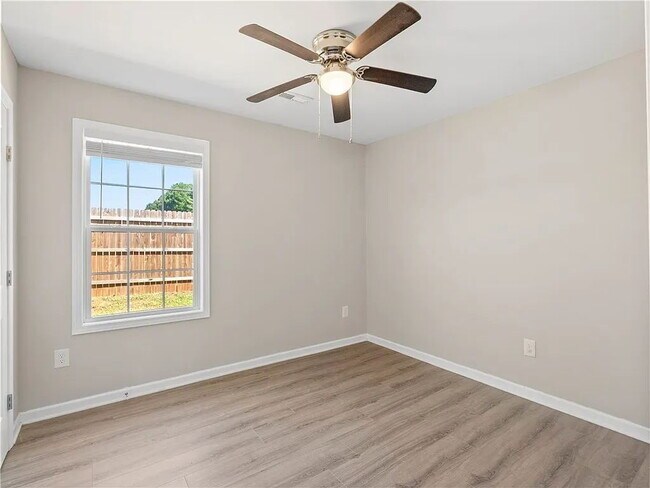 Building Photo - Beautiful 3 Bedroom Home in Country Setting