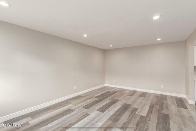 Building Photo - 2674 N 43rd Ave