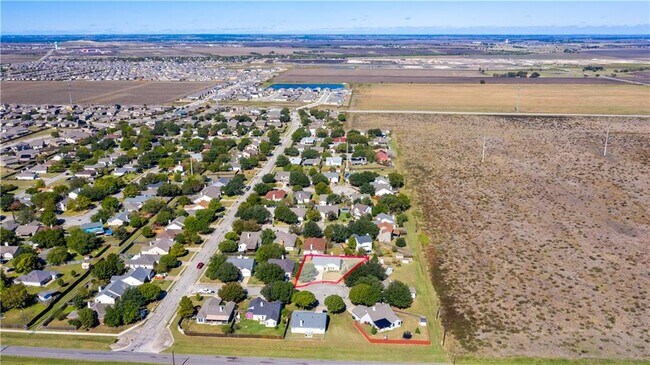 Building Photo - 105 Bluejay Cove