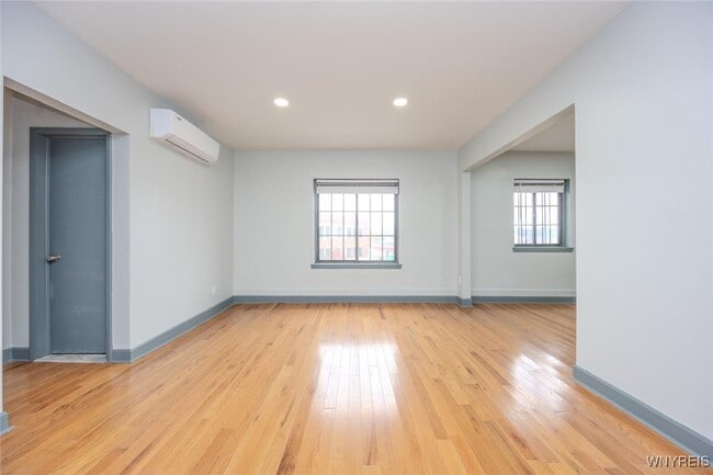 Building Photo - 530 Main St