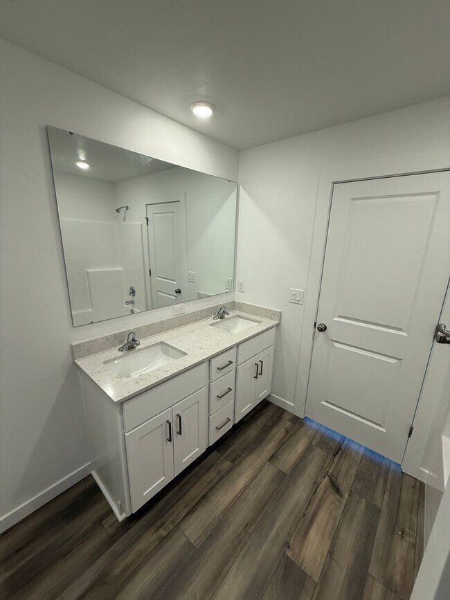Building Photo - Beautiful 4 bed 2 Bath Home in Nampa