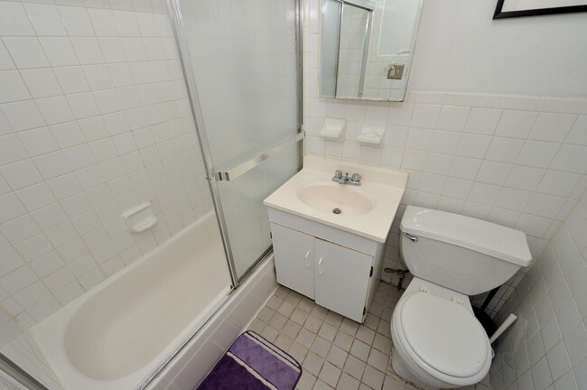 Building Photo - 414 W 46th St