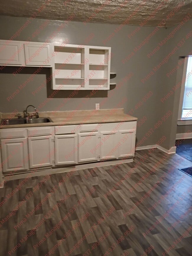 Building Photo - Cozy 3 Bed, 1.5 Bath, Convenient to I-70 and WPAFB