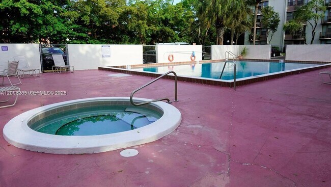 Building Photo - 2771 Riverside Dr