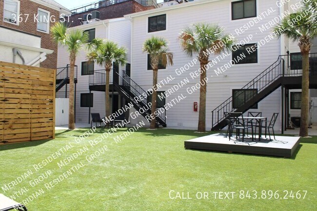 Building Photo - 367 King St