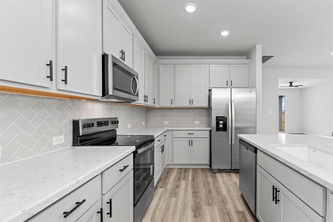 Building Photo - 100 Elm Br Trl