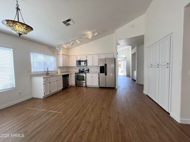 Building Photo - 7504 W Jenan Dr