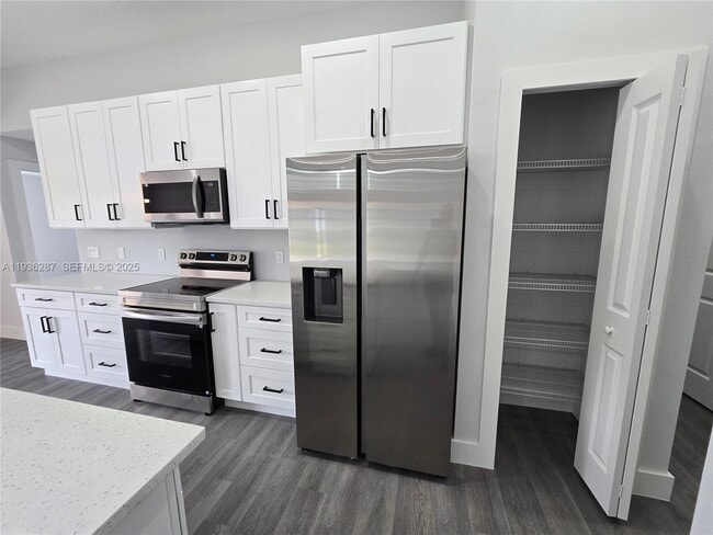 Building Photo - 1605 W 11th St