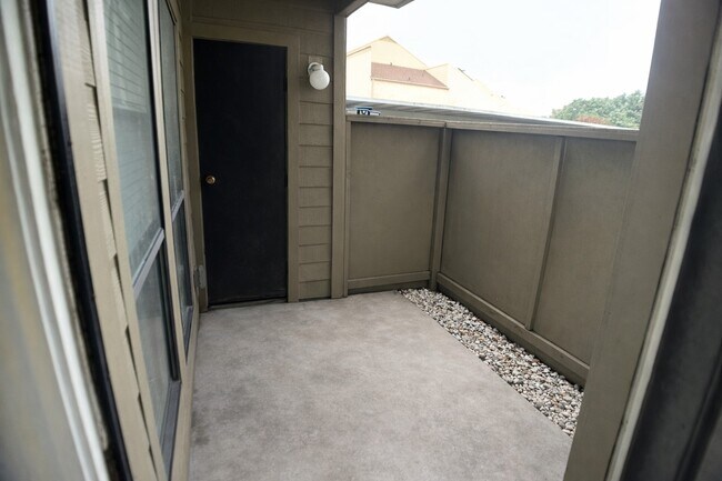 Building Photo - 10049 Westpark Dr