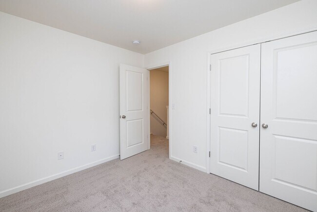 Building Photo - 465 Kinnerton Pl