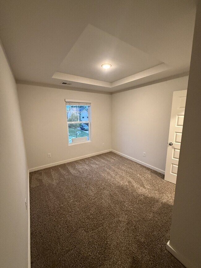 Building Photo - 680 The Heights Ln
