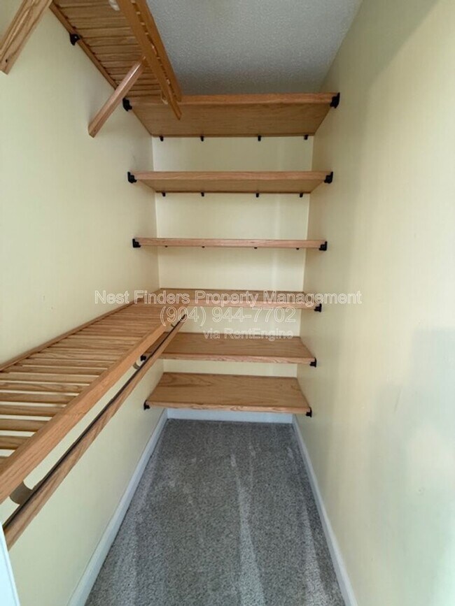 Building Photo - 12947 Tree Wy Ct N