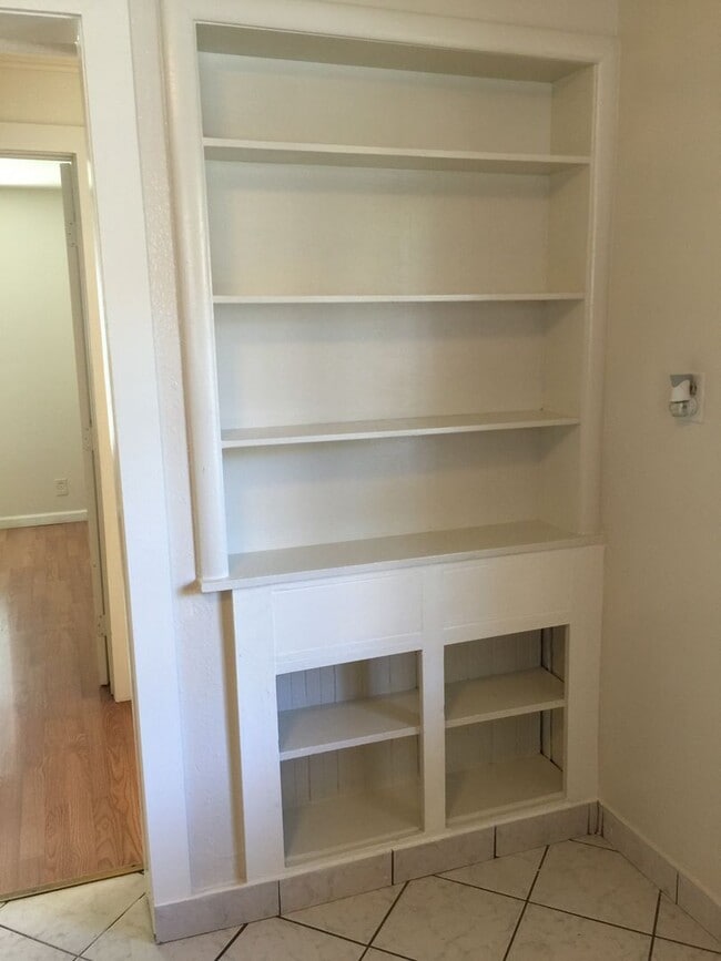 Building Photo - 2Bed/1Bath Single Family Home Located In Private Area Near East 14th St. San Leandro, Ca.