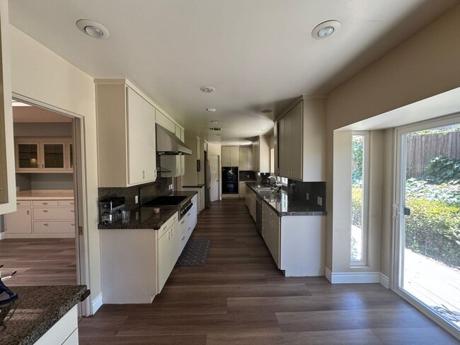 Building Photo - Coming Soon! Cozy home in South Pasadena.