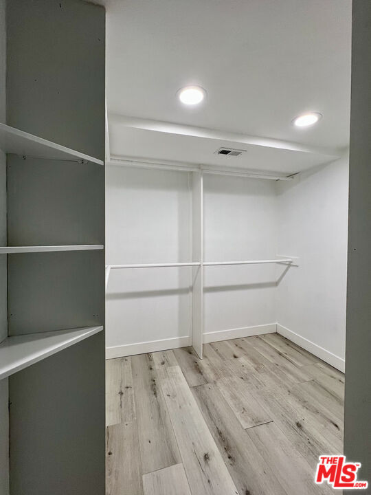 Building Photo - 848 W Irving Pl