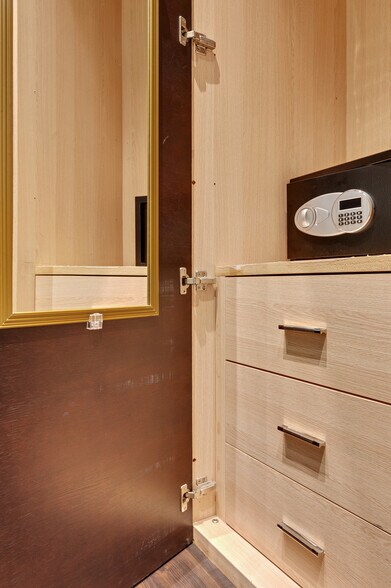 Building Photo - 70 E Walton St