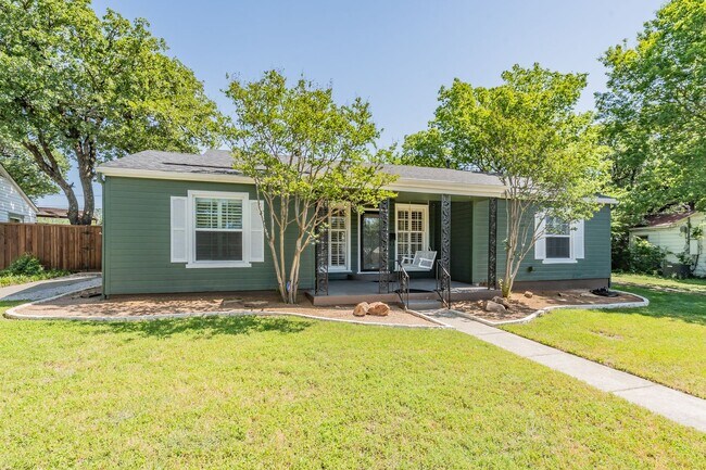Building Photo - 2157 W Lotus Ave