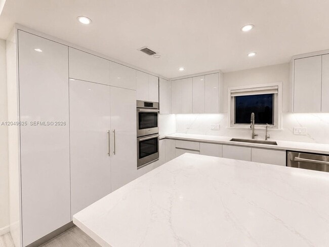 Building Photo - 2616 Oakbrook Ct