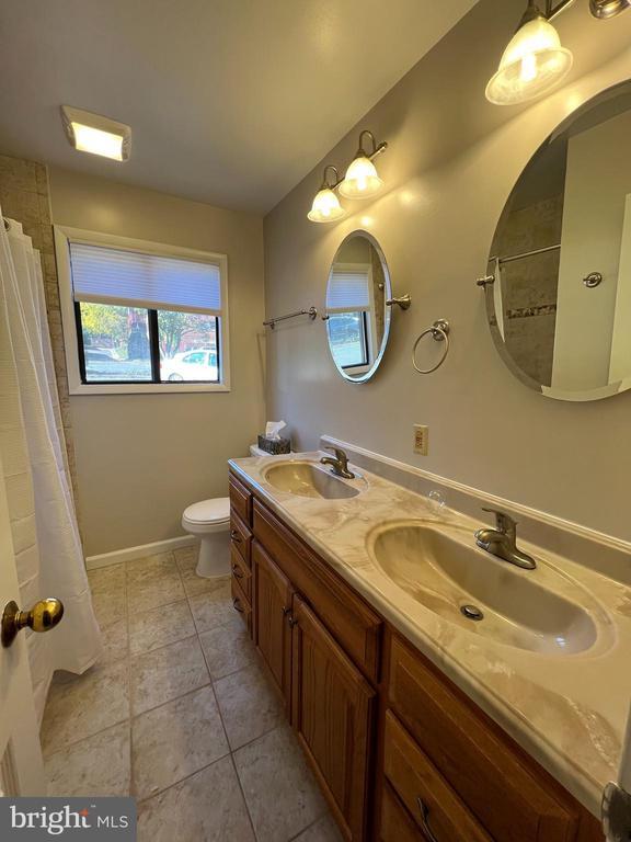 Building Photo - 2704 Dartmouth Rd