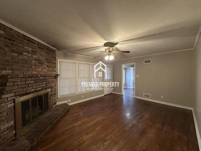 Building Photo - 5560 Cottonwood Rd