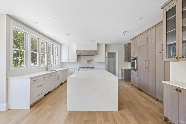 Building Photo - 42 Mamaroneck Rd