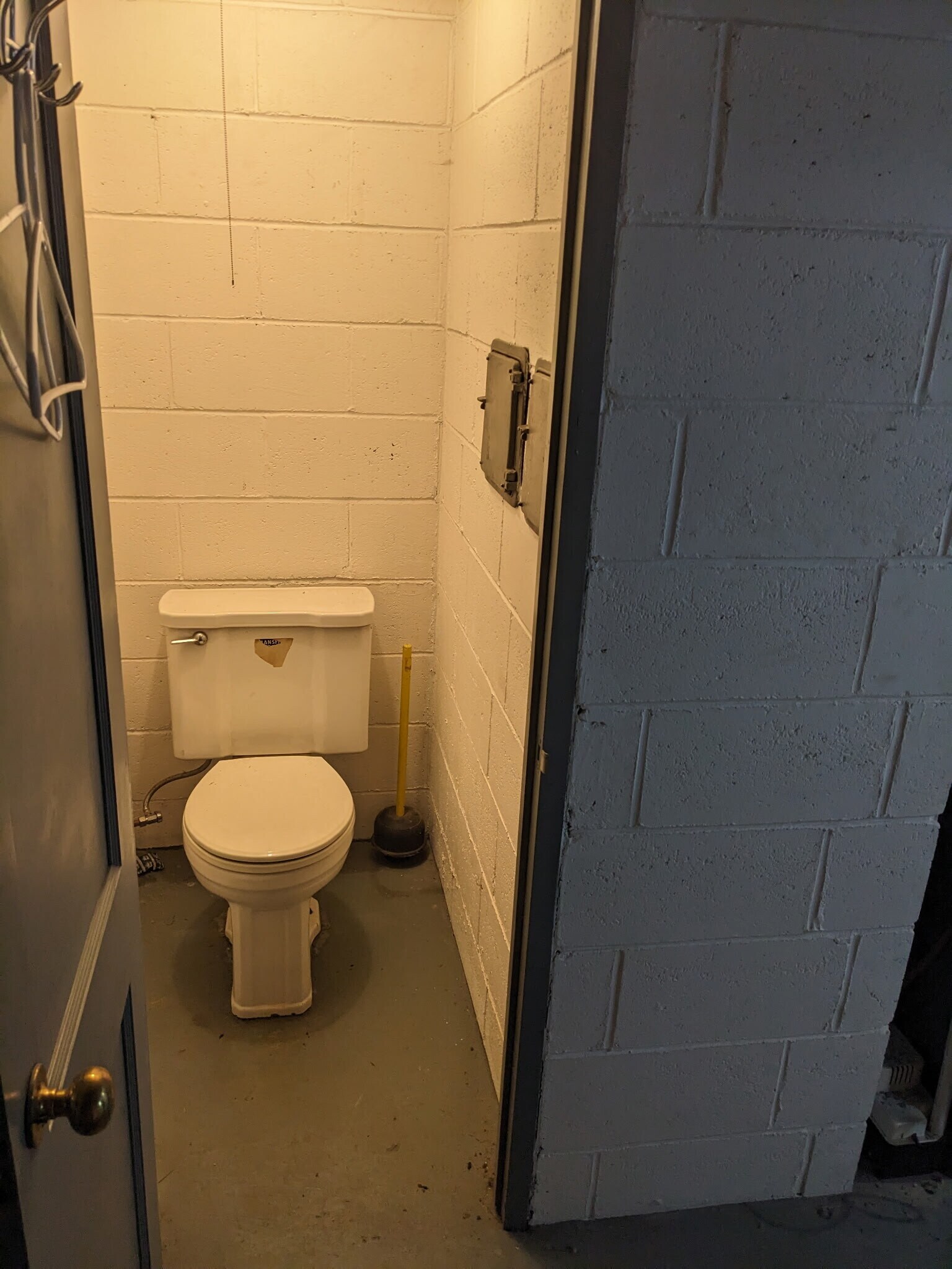 1/2 bathroom - 530 Montclair St