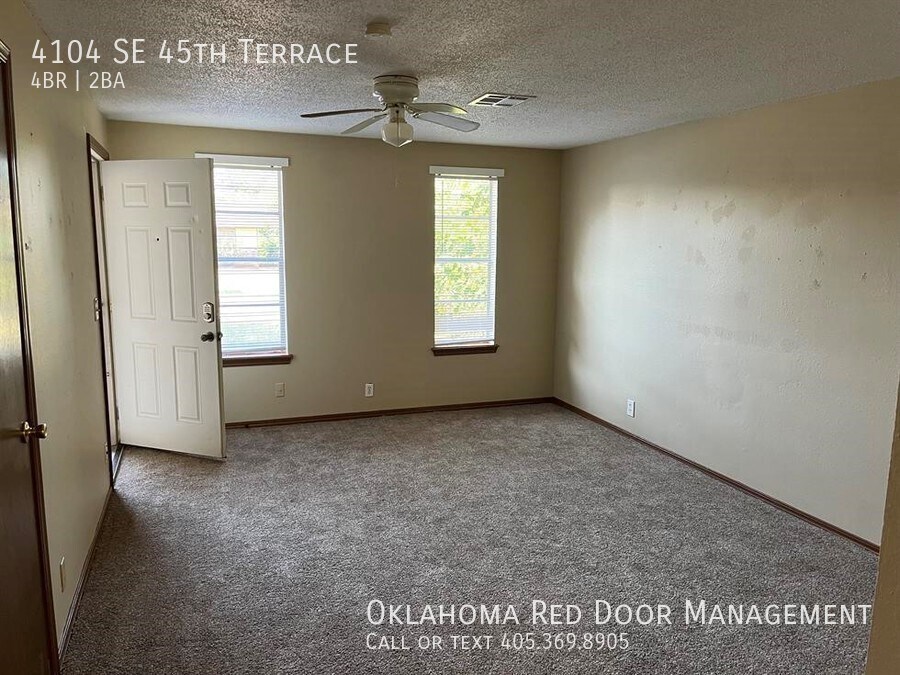 Building Photo - 4104 SE 45th Terrace