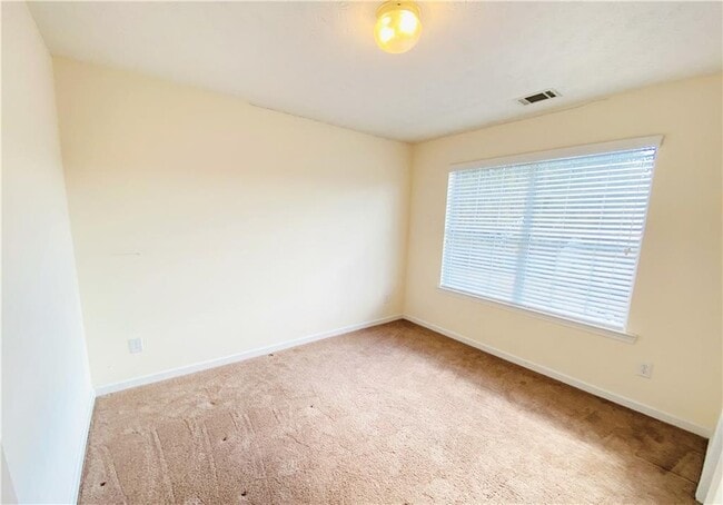 Building Photo - 5528 Silver Springs Dr