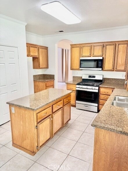 Building Photo - 10200 Cartagena Dr