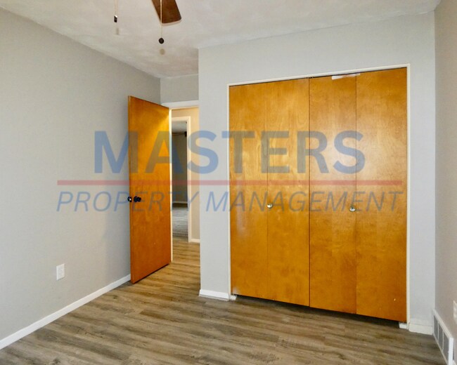 Building Photo - 2017 Garden Ln