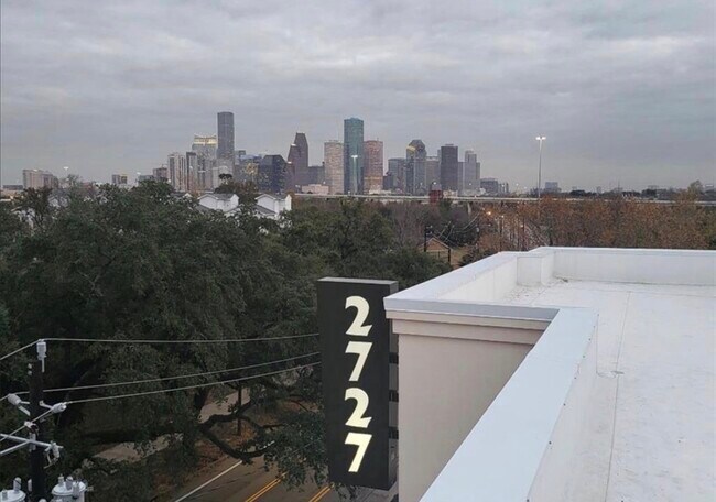 Building Photo - 2727 Houston Ave