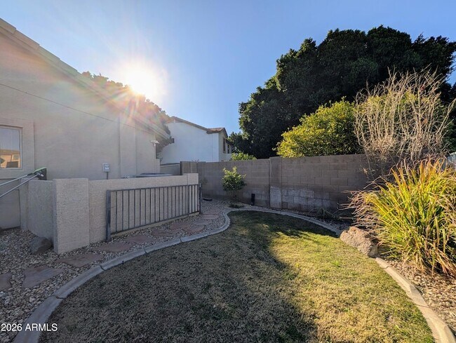 Building Photo - 11134 W Windsor Ave