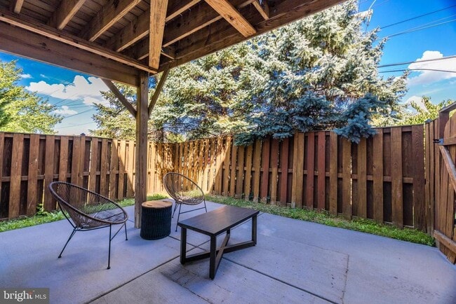 Building Photo - 2520 Banshire Dr