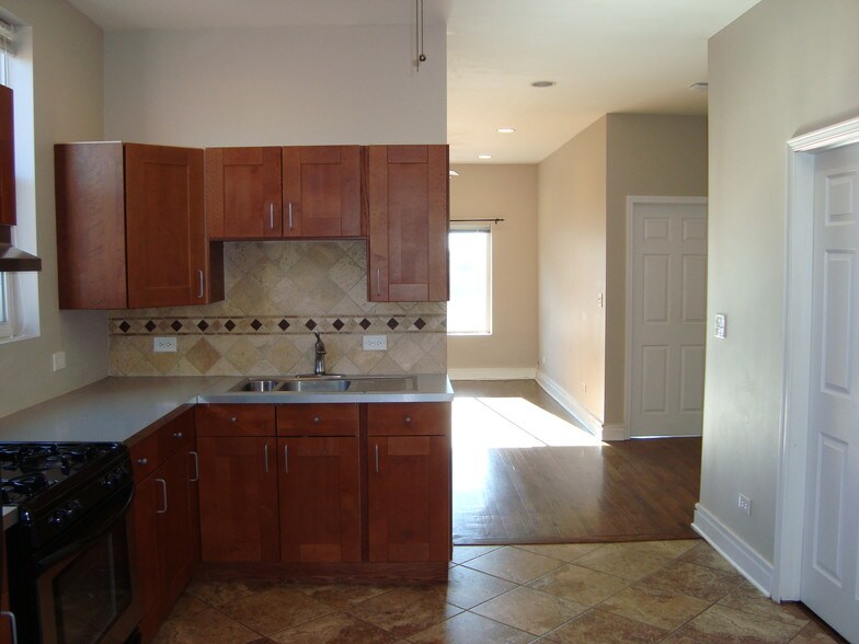 Kitchen - 1914 S Leavitt St