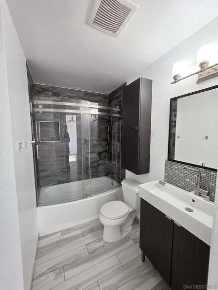 Building Photo - 2230 Ledgeview Ln