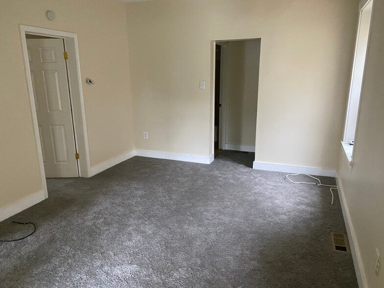 FAmily room - 3 N Swarthmore Ave