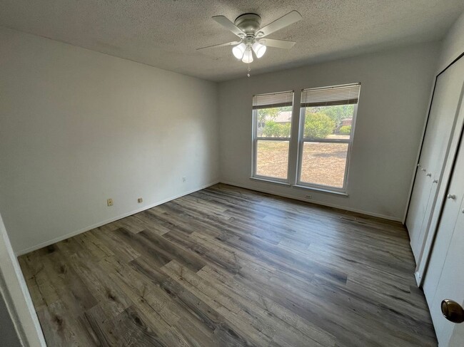 Building Photo - 8704 Black Oak St