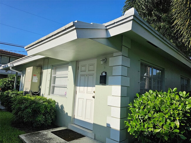 Building Photo - 2120 NE 41st St
